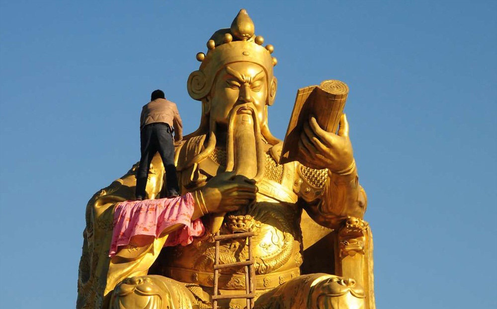 تصاویر : مجسمه های غول پیکر در چین‎