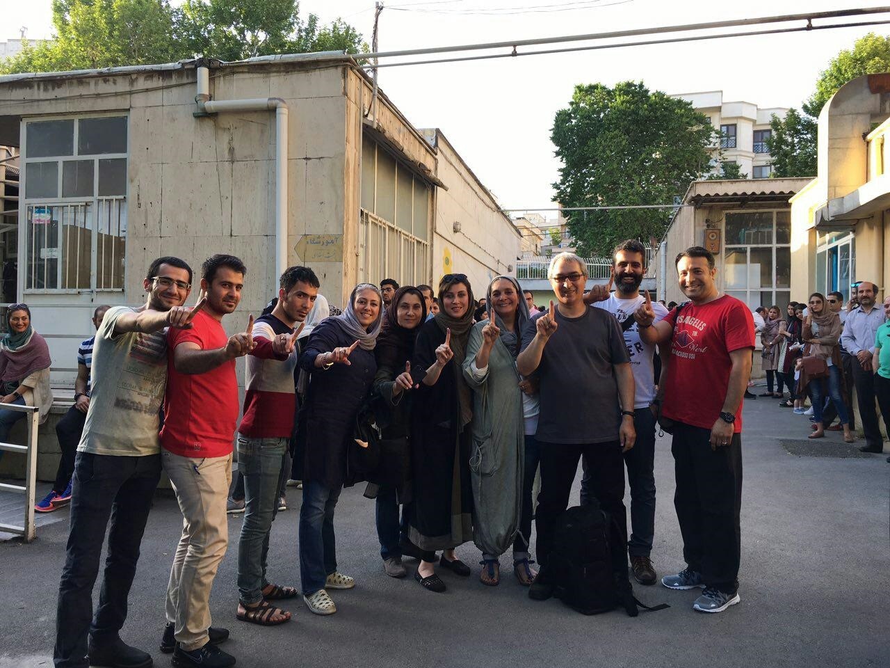 تصاویر : حضور پررنگ چهره های سینما و ورزشکاران در انتخابات96