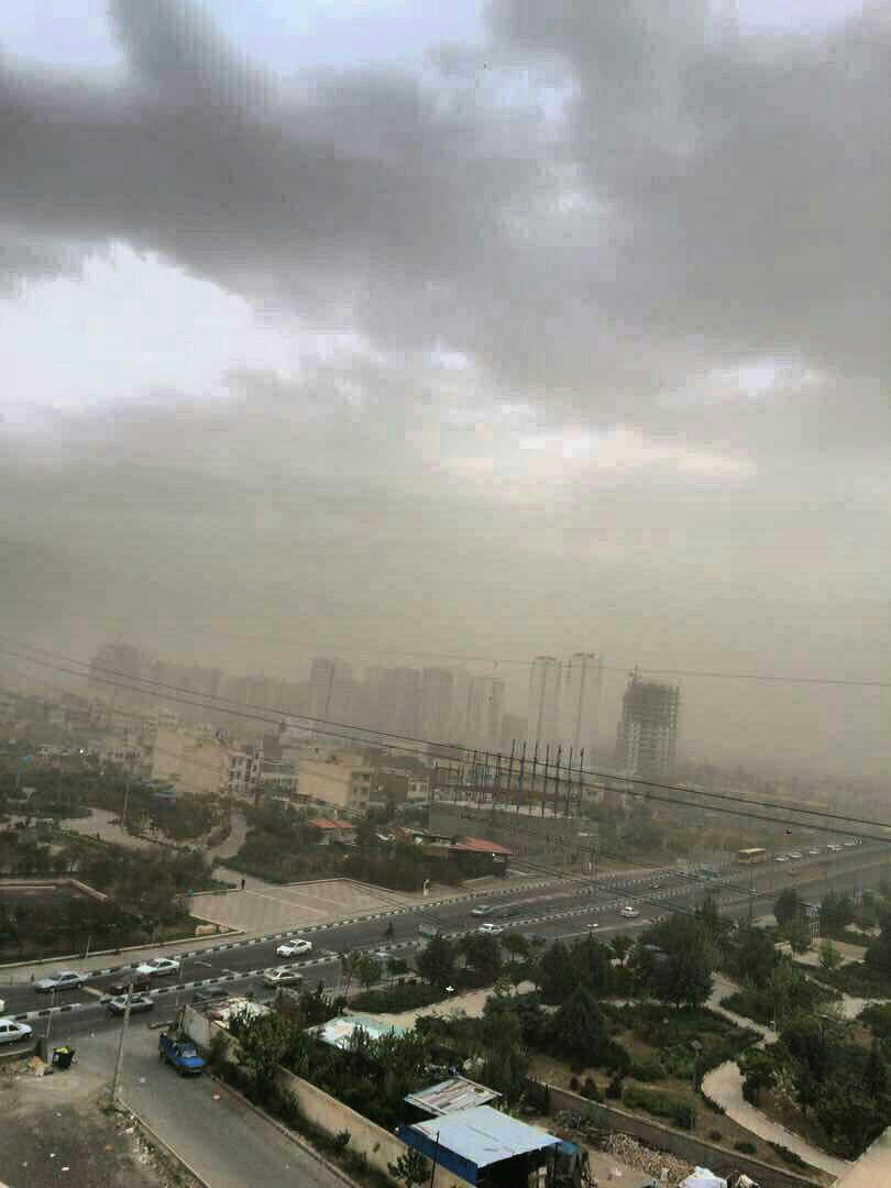 وقوع طوفان و باد شدید در تهران/ هشدار هواشناسانی برای ساکنان پایتخت+عکس