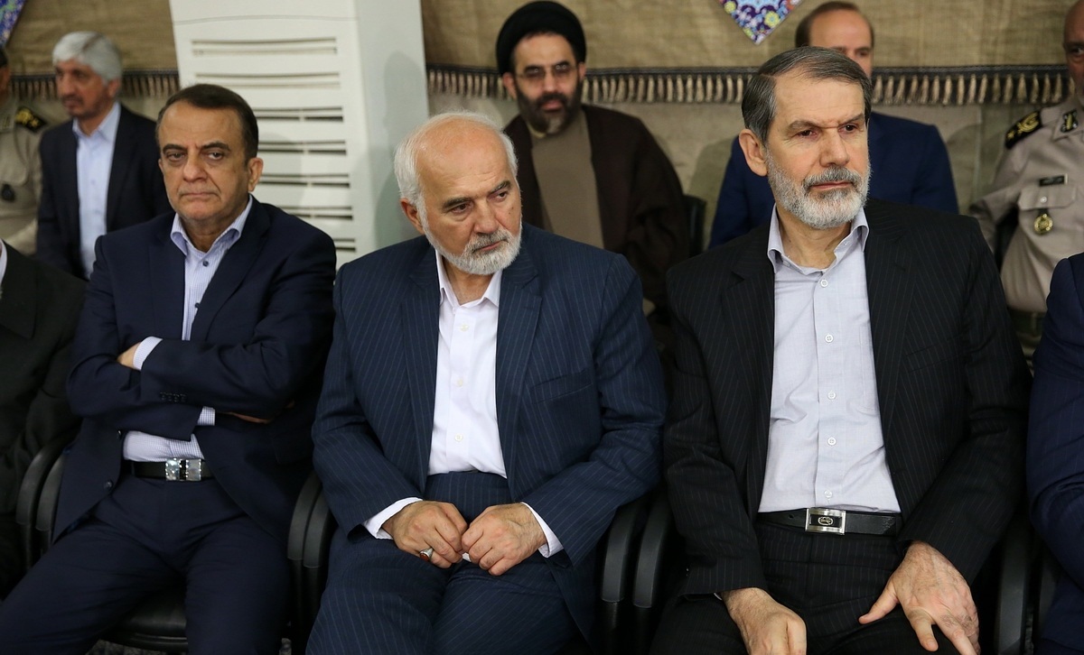 تصاویر : دیدار جمعی از مسئولان نظام و سفرای کشورهای اسلامی با رهبر معظم انقلاب