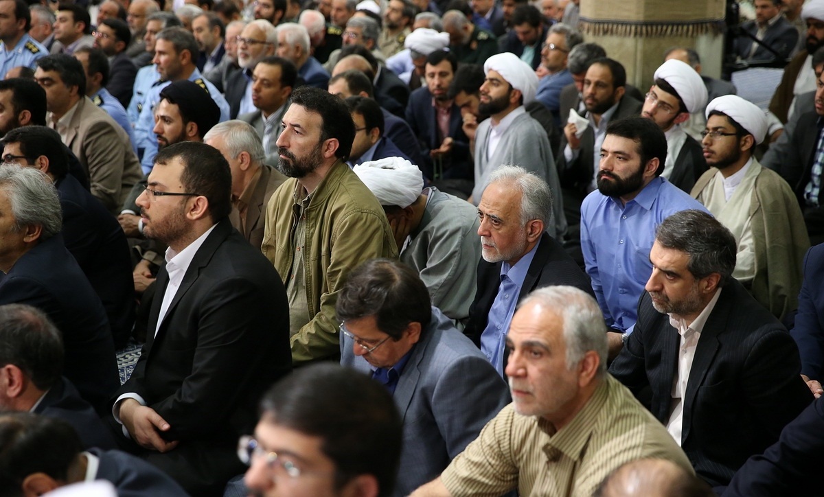 تصاویر : دیدار جمعی از مسئولان نظام و سفرای کشورهای اسلامی با رهبر معظم انقلاب