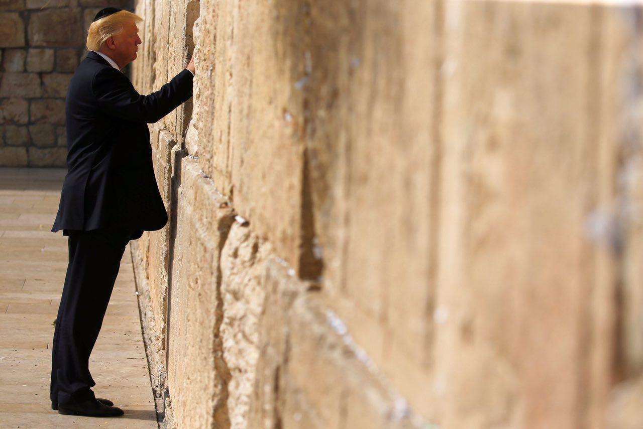 عکس/ ترامپ در حال بازدید از دیوار ندبه