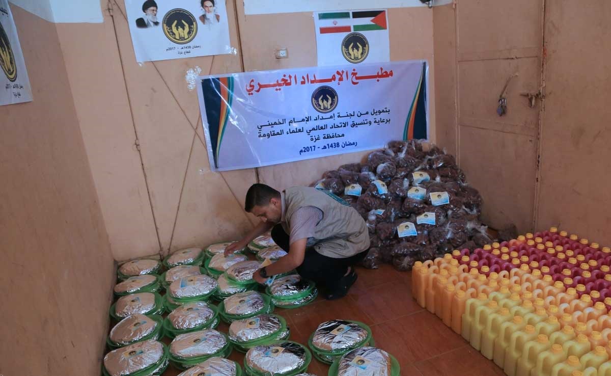 تصاویر : توزیع بسته‌های افطار برای رزمندگان غزه