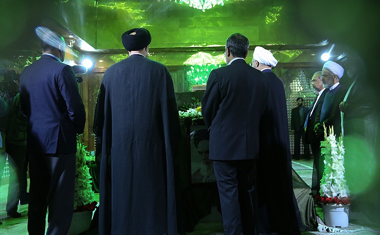 تصاویر : تجدید میثاق رئیس جمهور با آرمان‌های امام راحل و شهدای هشت سال دفاع مقدس