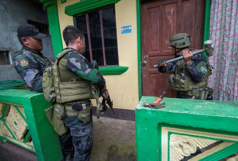 تصاویر : نبرد نیروهای ارتش فیلیپین با شبه نظامیان وابسته به داعش