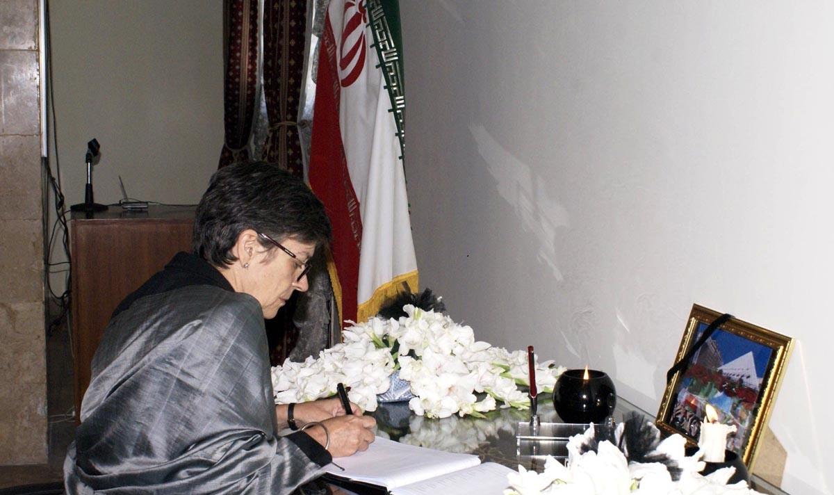 تصاویر : ادای احترام دیپلمات های خارجی به شهدای حملات تروریستی تهران