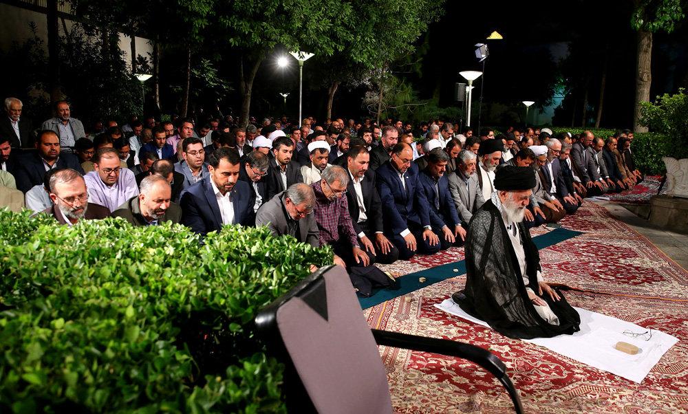 تصاویر : دیدار جمعی از شاعران و اهالی فرهنگ با رهبر معظم انقلاب اسلامی