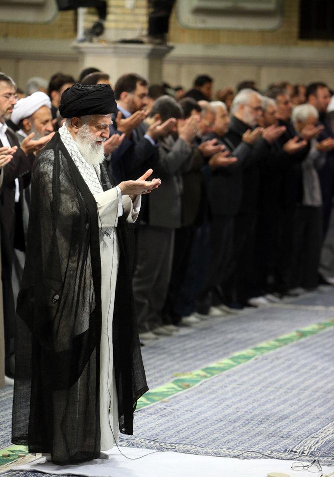 تصاویر : مراسم سوگواری مولای متقیان امام علی(ع) با حضور رهبر معظم انقلاب