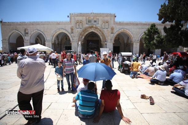 تصاویر : مشارکت 300 هزار فلسطینی در نماز جمعه مسجد الاقصی