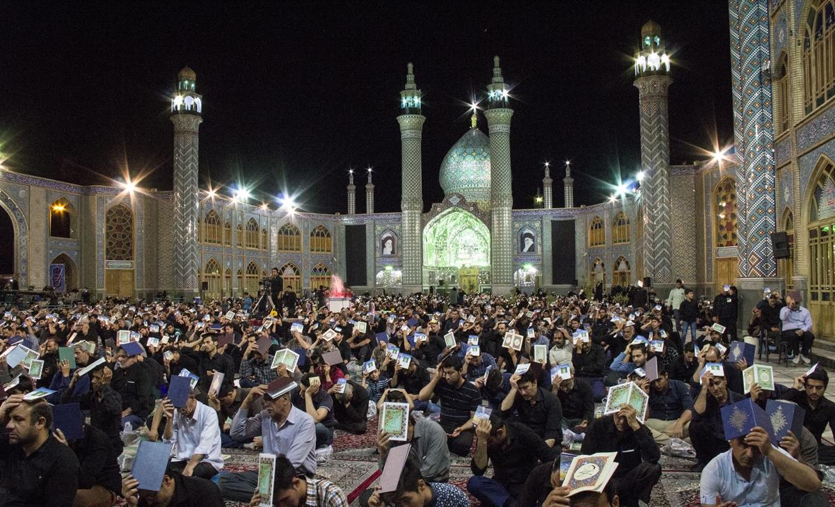 تصاویر : احیاء شب بیست و سوم رمضان
