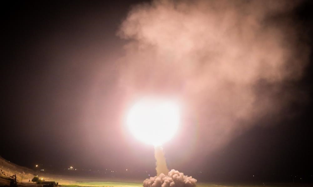 تصاویری از شلیک موشک‌های سپاه به تروریست‌های داعشی در سوریه