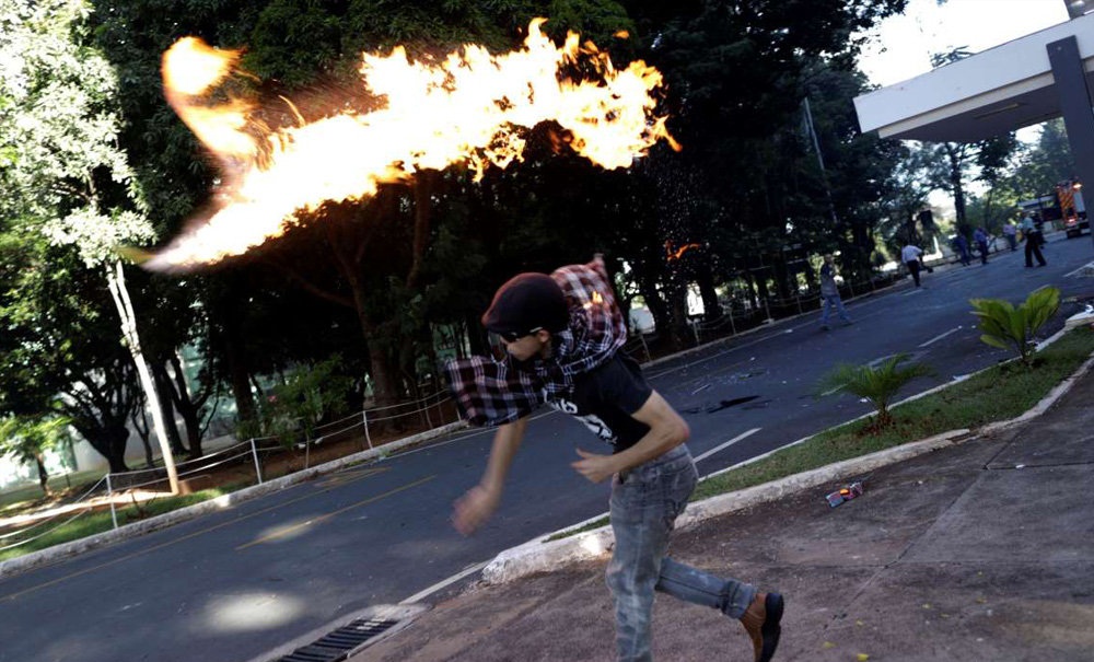 تصاویر : ناآرامی در خیابان‌های برازیلیا‎ برای برکناری رئیس‌جمهور