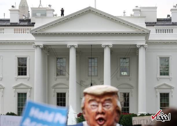 تصاویر : اعتراض به ارتباط پسر ترامپ با روسیه مقابل کاخ سفید