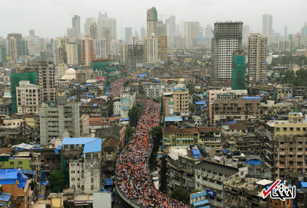 تصاویر : سیل ۲۰۰ هزار نفری در خیابان‌های بمبئی