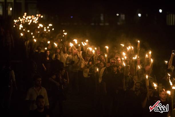 تصاویر : راهپیمایی شبانه حامیان برتری ‌نژاد سفید در آمریکا