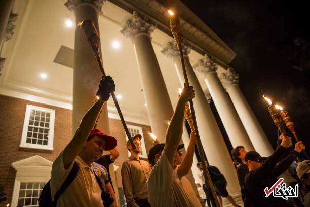 تصاویر : راهپیمایی شبانه حامیان برتری ‌نژاد سفید در آمریکا