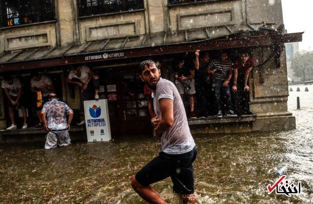 تصاویر : باران سیل‌آسا، تگرگ و طوفان استانبول را فلج کرد