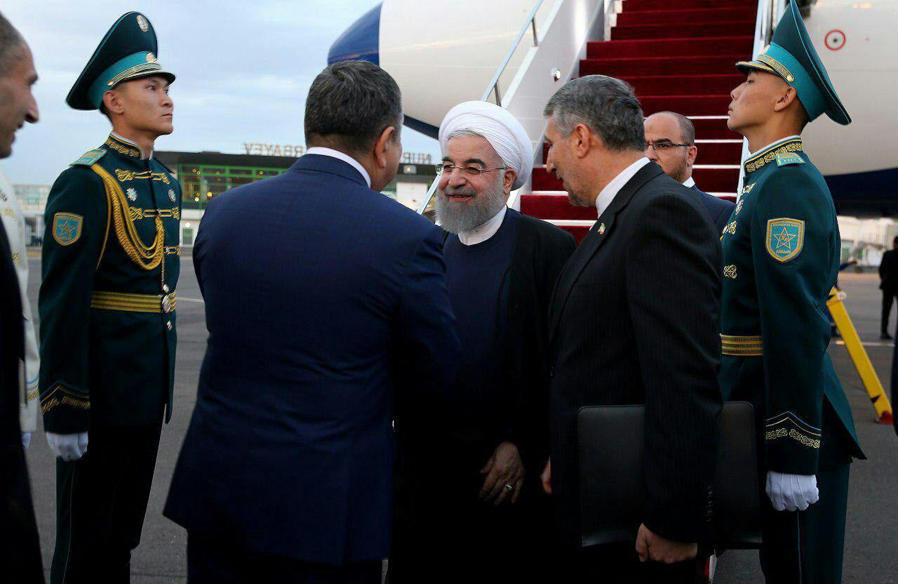 عکس / استقبال از روحانی، در فرودگاه آستانه قزاقستان
