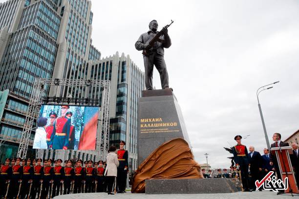 عکس/ رونمایی از مجسمه کلاشنیکف در مسکو