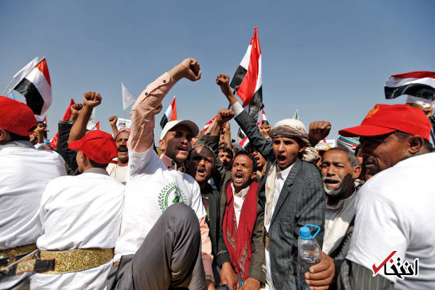 تصاویر : اجتماع بزرگ انقلاب در یمن؛ رژه با خودروهای غنیمت گرفته شده