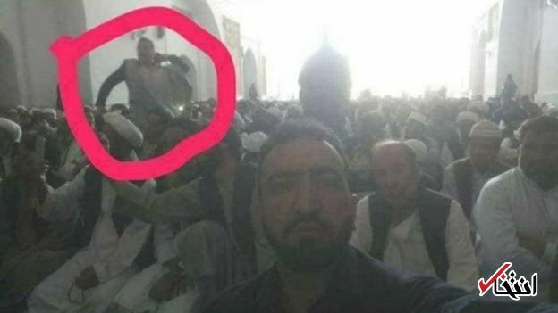 پرتاب لنگه کفش به سوی حکمتیار در نماز جمعه هرات +عکس