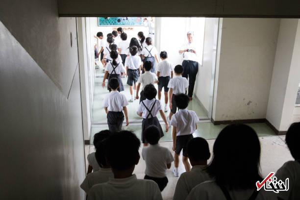 عکس/ آموزش مقابله با حمله موشکی کره شمالی به دانش‌آموزان ژاپنی