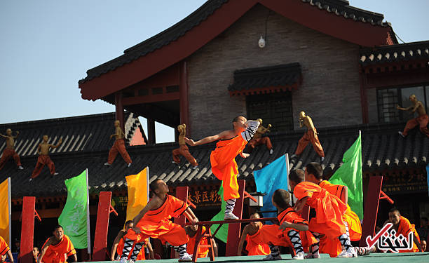 تصاویر : اجرای هنرهای رزمی برای گردشگران در معبد شائولین