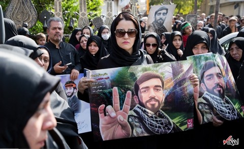 تصاویر : تشییع پیکر شهید محسن حججی در میدان امام حسین(ع)