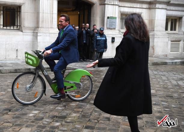 عکس/ دوچرخه سواری آرنولد در پاریس