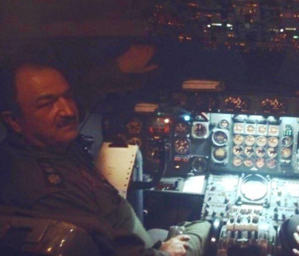 عکس/ تيمسار خلبان قجاوند، كاپيتان بوئينگ٧٠٧ سانحه ديده در كرج