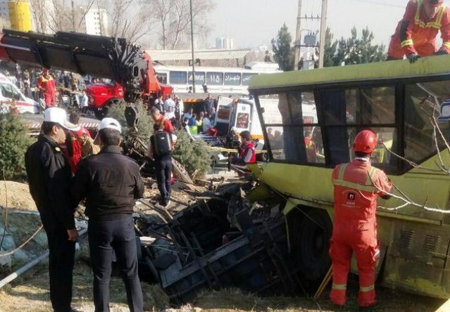 عدم اجازه فعالیت حراست دانشگاه آزاد به خبرنگاران، برای تهیه گزارش از محل حادثه واژگونی اتوبوس