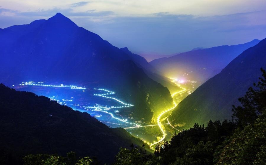 تصاویر: جاده‌ای که بیش از یک میلیون توریست را به چین کشاند