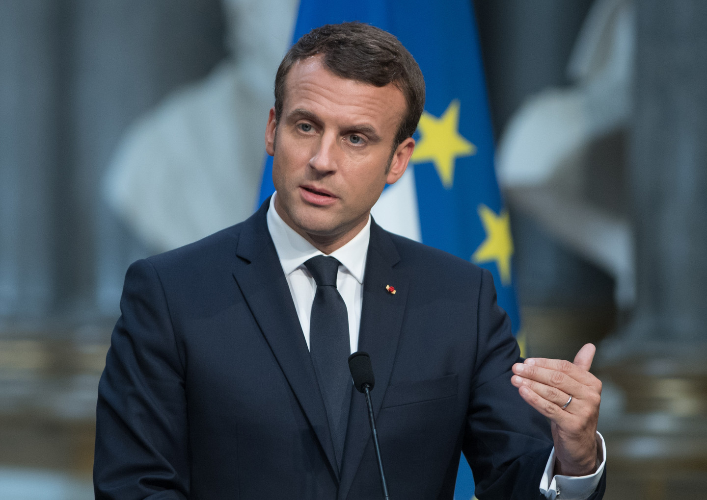 مکرون : پایبندی به برجام دفاع از حق حاکمیت فرانسه است