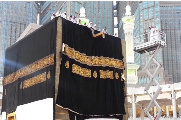 پرده خانه خدا امروز تعویض شد+ عکس پرده خانه خدا امروز تعویض شد+ عکس