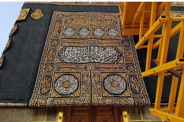 پرده خانه خدا امروز تعویض شد+ عکس پرده خانه خدا امروز تعویض شد+ عکس