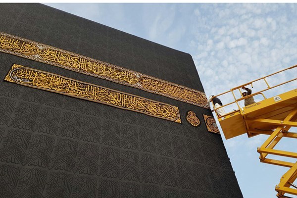 پرده خانه خدا امروز تعویض شد+ عکس پرده خانه خدا امروز تعویض شد+ عکس