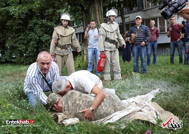 عکس/ خودسوزی یک نظامی ارتش اوکراین