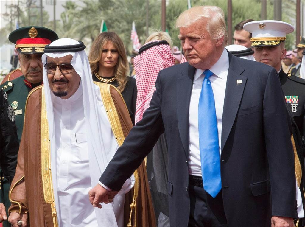 ترامپ برای حمایت از عربستان چه بهایی می خواهد؟ / چشم ترامپ به یک شرکت ۲۰۰۰ میلیارد دلاری؟
