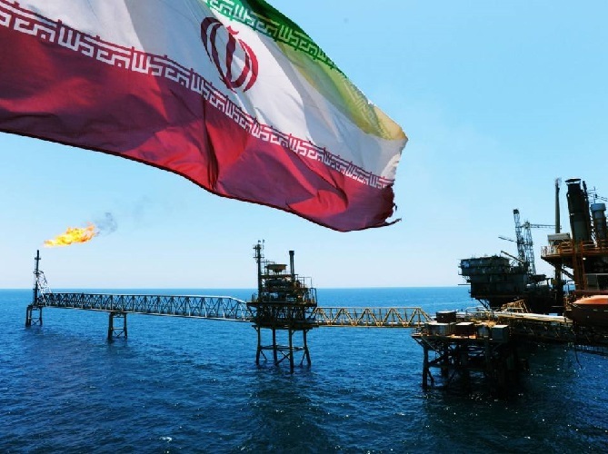 جنگ نفتی ترامپ علیه ایران: آیا تهران مجبور به بستن تنگه هرمز می شود؟
