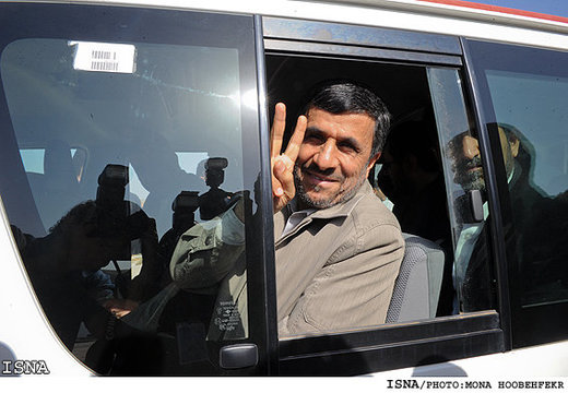 واکنش هاشمی‌طبا به پیشنهاد مناظره احمدی‌نژاد: او فکر می‌کند هاله نور به کمکش می‌آید / اگر دیدگاه های پوپولیستی را ملاک قرار دهیم احمدی نژاد پیروز مناظره خواهد بود