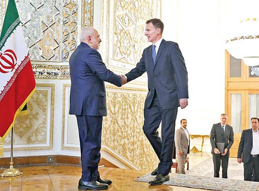 بساط بدبینیها جمع شد؛ سفر هیئت فرانسوی به تهران پس از وزیر خارجه انگلیس / تلاش ایران و اروپا برای دور زدن تحریمهای آمریکا به کدام سو میرود؟ بساط بدبینیها جمع شد؛ سفر هیئت فرانسوی به تهران پس از وزیر خارجه انگلیس / تلاش ایران و اروپا برای دور زدن تحریمهای آمریکا به کدام سو میرود؟