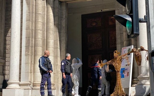 حمله با چاقو در کلیسای نیس فرانسه؛ یک کشیش و یک راهبه مجروح شدند / ضارب: می‌خواستم مکرون را بکشم