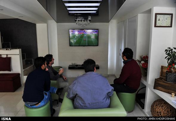 تصاویر :  تماشای بازی ایران و بحرین