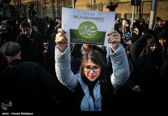 تصاویر : تجمع مقابل سفارت فرانسه در اعتراض به هتک حرمت پیامبر(ص)