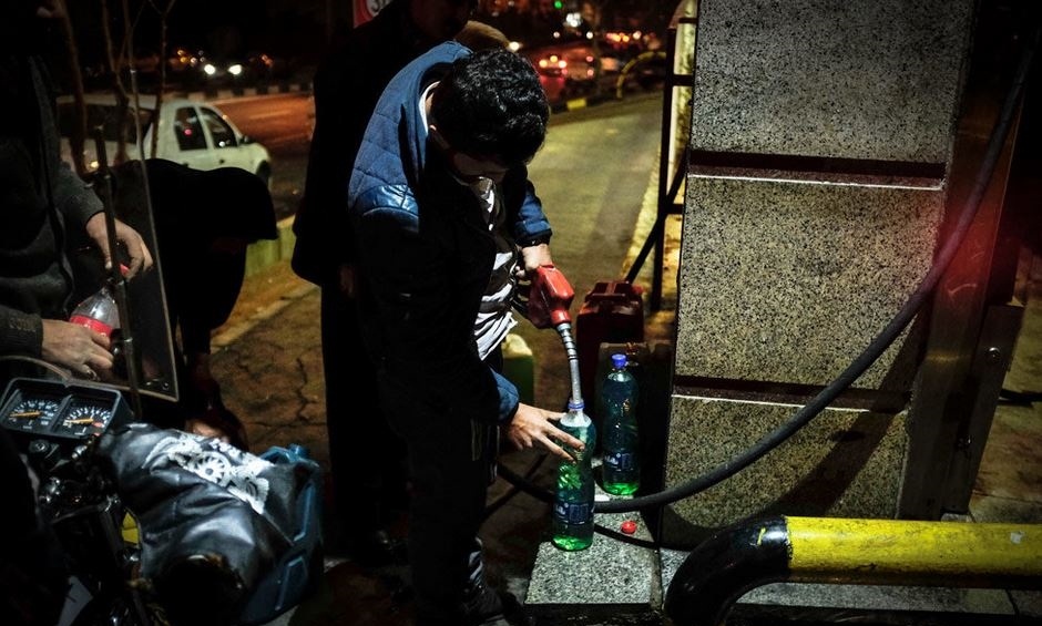 تصاویر : مراسم خداحافظی با بنزین ۴۰۰ تومانی