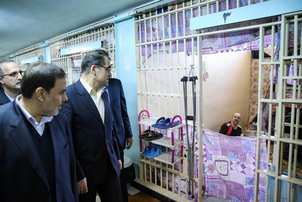 تصاویر : بازدید وزیربهداشت از زندان قزل‌حصار