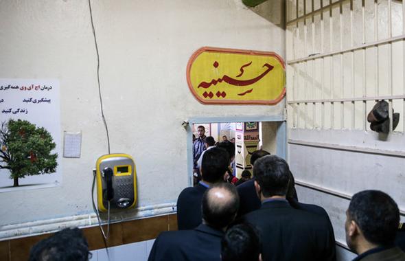 تصاویر : بازدید وزیربهداشت از زندان قزل‌حصار