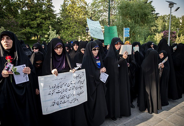 تصاویر: اعتراض به صداوسیما در تجمع عفاف | سایت انتخاب