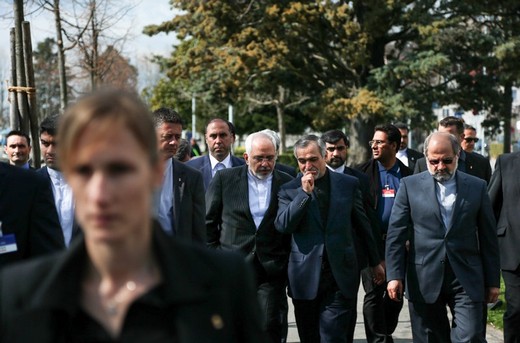تصاویر :  پیاده‌روی ظریف بعد از اتمام دور اول مذاکرات در روز دوم