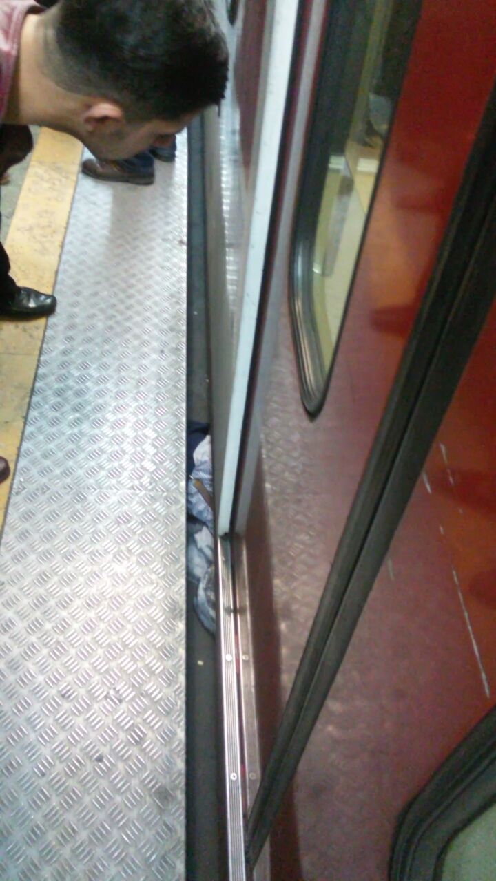 مردی در ایستگاه تهران پارس، خود را زیر مترو انداخت